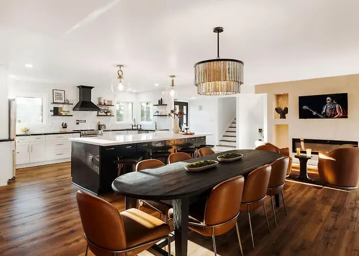 Sunburst Estate - Pool - Hot Tub - Tons Of Games! *