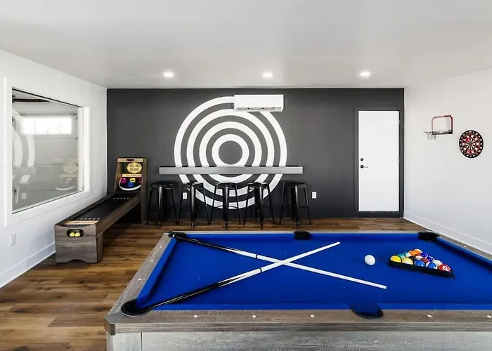 Sunburst Estate - Pool - Hot Tub - Tons Of Games! Holiday home *