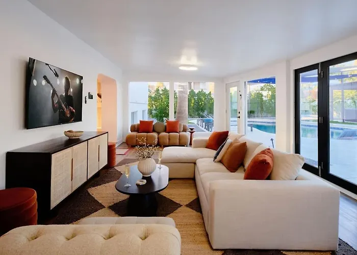 Sunburst Estate - Pool - Hot Tub - Tons Of Games! Holiday home Phoenix