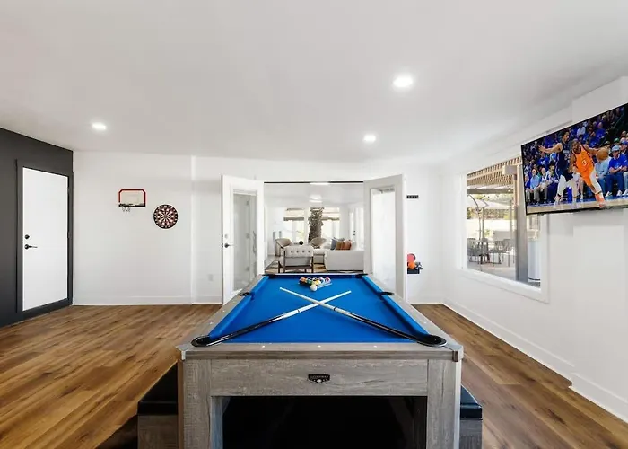 Sunburst Estate - Pool - Hot Tub - Tons Of Games! Holiday home *