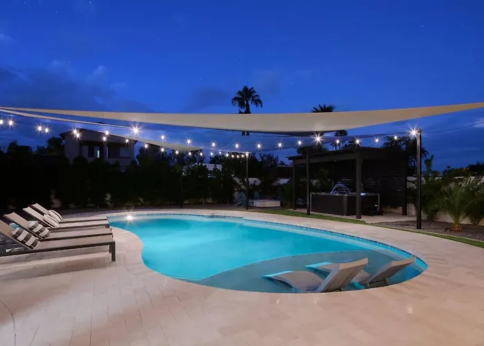 Sunburst Estate - Pool - Hot Tub - Tons Of Games! Holiday home Phoenix