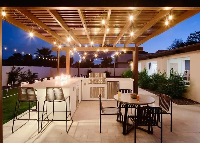 Sunburst Estate - Pool - Hot Tub - Tons Of Games! Holiday home