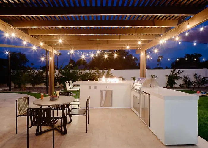 Sunburst Estate - Pool - Hot Tub - Tons Of Games! Holiday home Phoenix